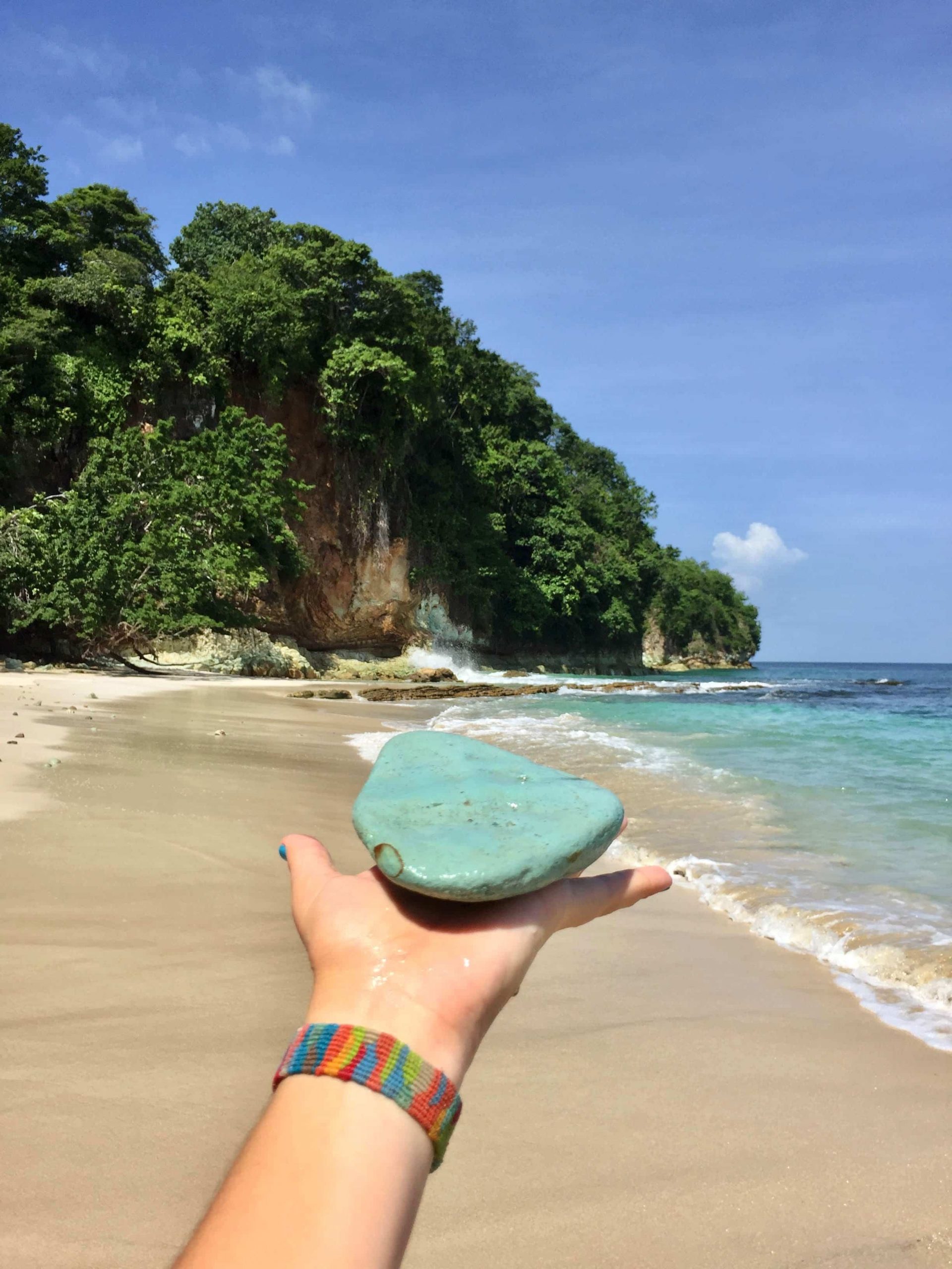 Piedras turquesas en la Playa de las Suecas en Contadora