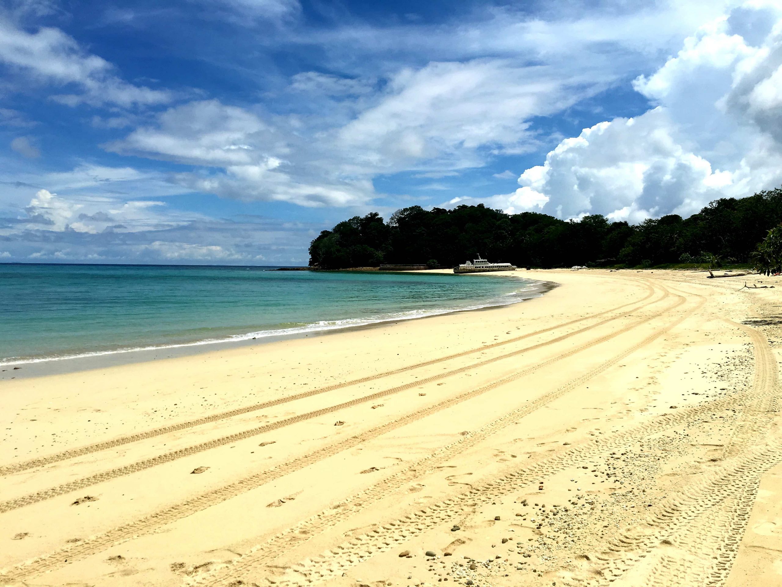 Playa larga en Contadora