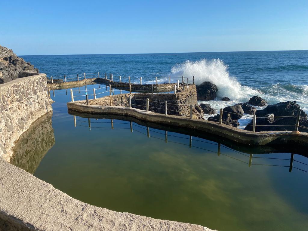 Piscina natural en la playa El Palmarcito