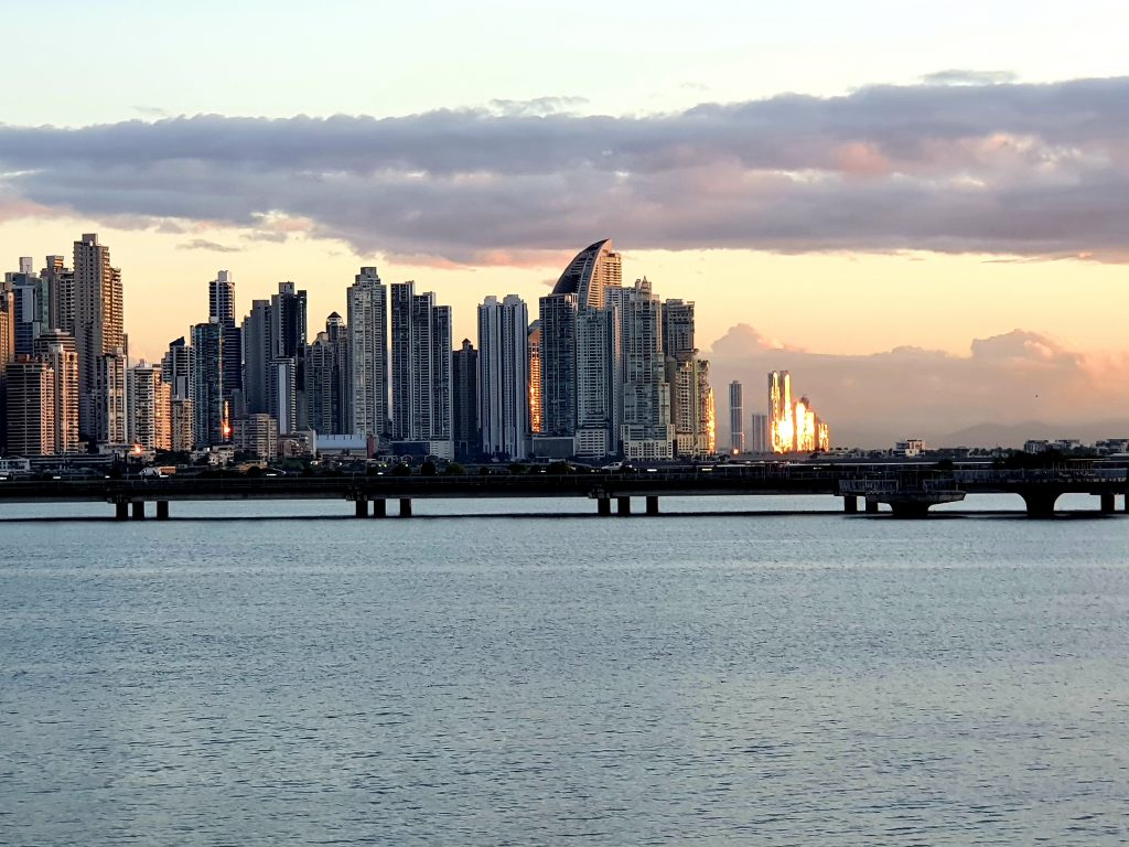 Skyline del casco antiguo en Ciudad de Panamá