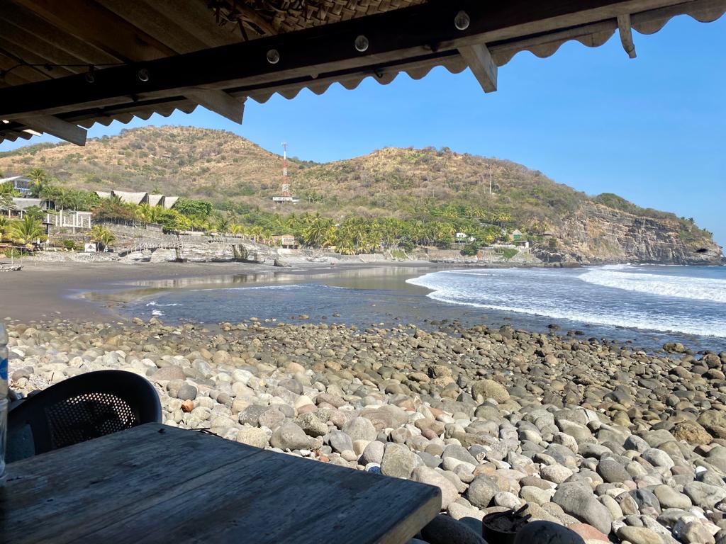 Vistas desde un chiringuito en la playa en el Zonte