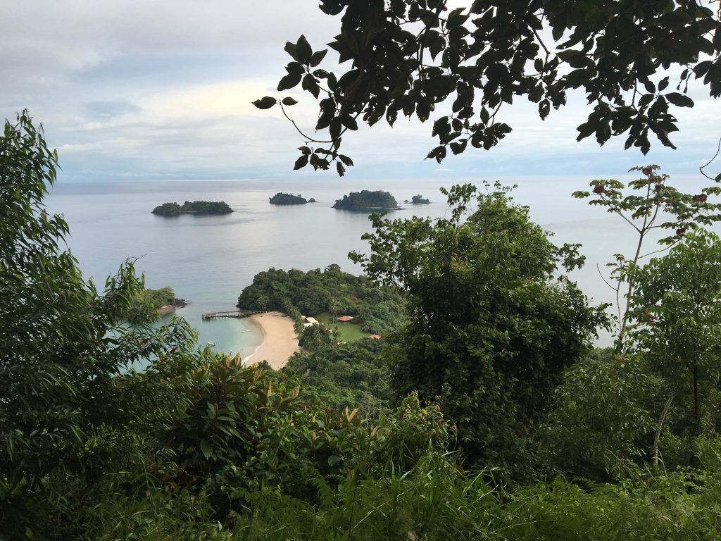 vistas de la caminata al mirador en Isla Coiba